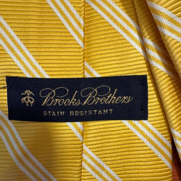 Brooks Brothers Men's Yellow w/White Diagonal Stripe English Silk Tie Preppy - Picture 5 of 11